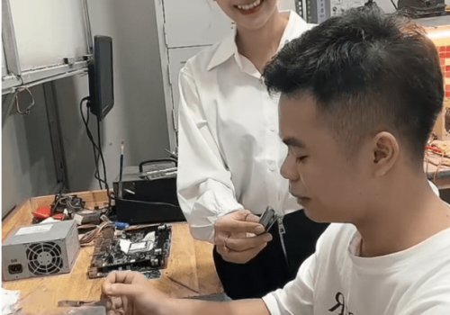 Hoc viên 19 tuổi sắp làm ông chủ, học nghề Điện Tử 3 tháng đã kiếm được tiền